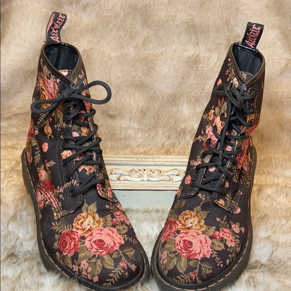 Dr. Martens Shoes - Dr Martens black floral boots EU38/US women’s 7